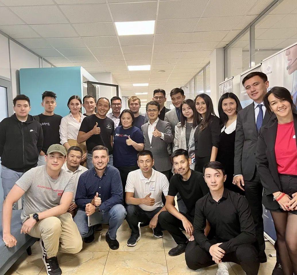 БАГДАТУ МУСИНУ ПРЕЗЕНТОВАЛИ ПРОЕКТ «+1 ИЛОН МАСК», НАПРАВЛЕННЫЙ НА ОБЕСПЕЧЕНИЕ ДЕТЕЙ ГАДЖЕТАМИ ДЛЯ ОБУЧЕНИЯ